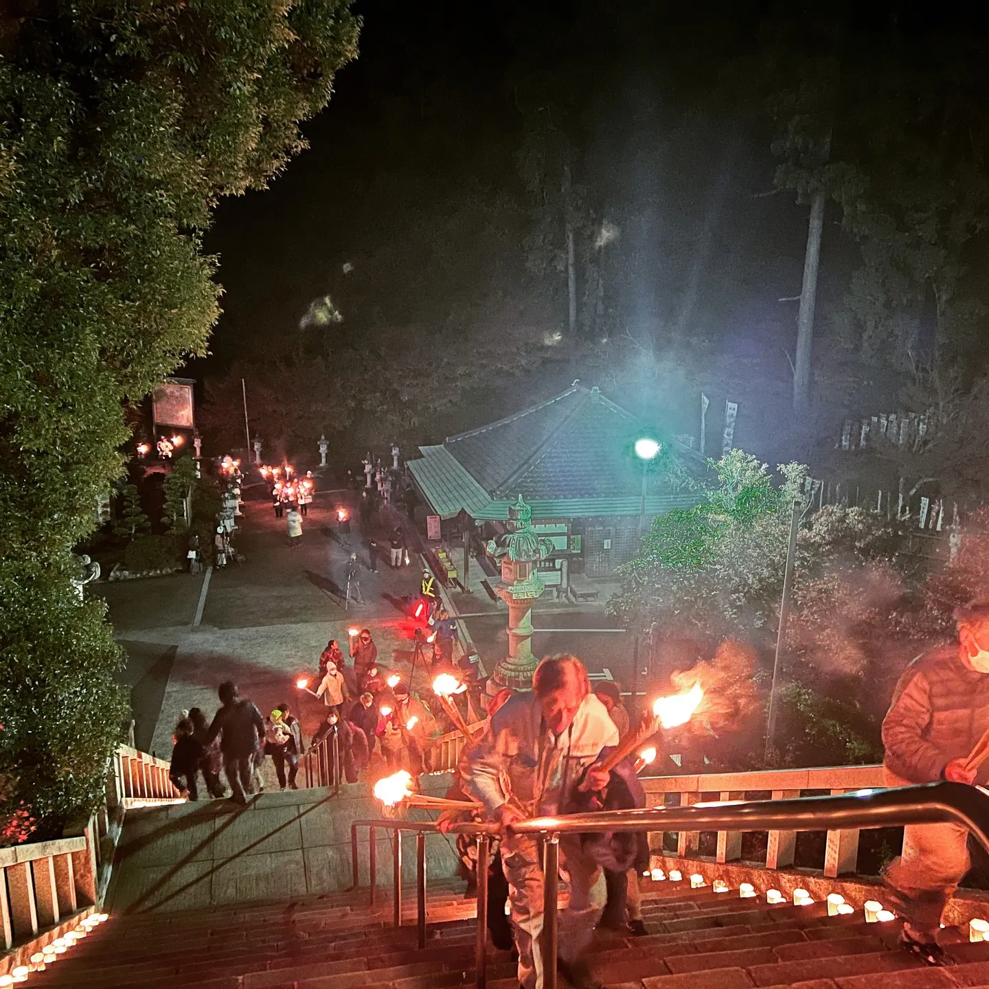 今年も袋井市の秋葉山総本殿可睡斎で行われた火祭りに参加し、火...