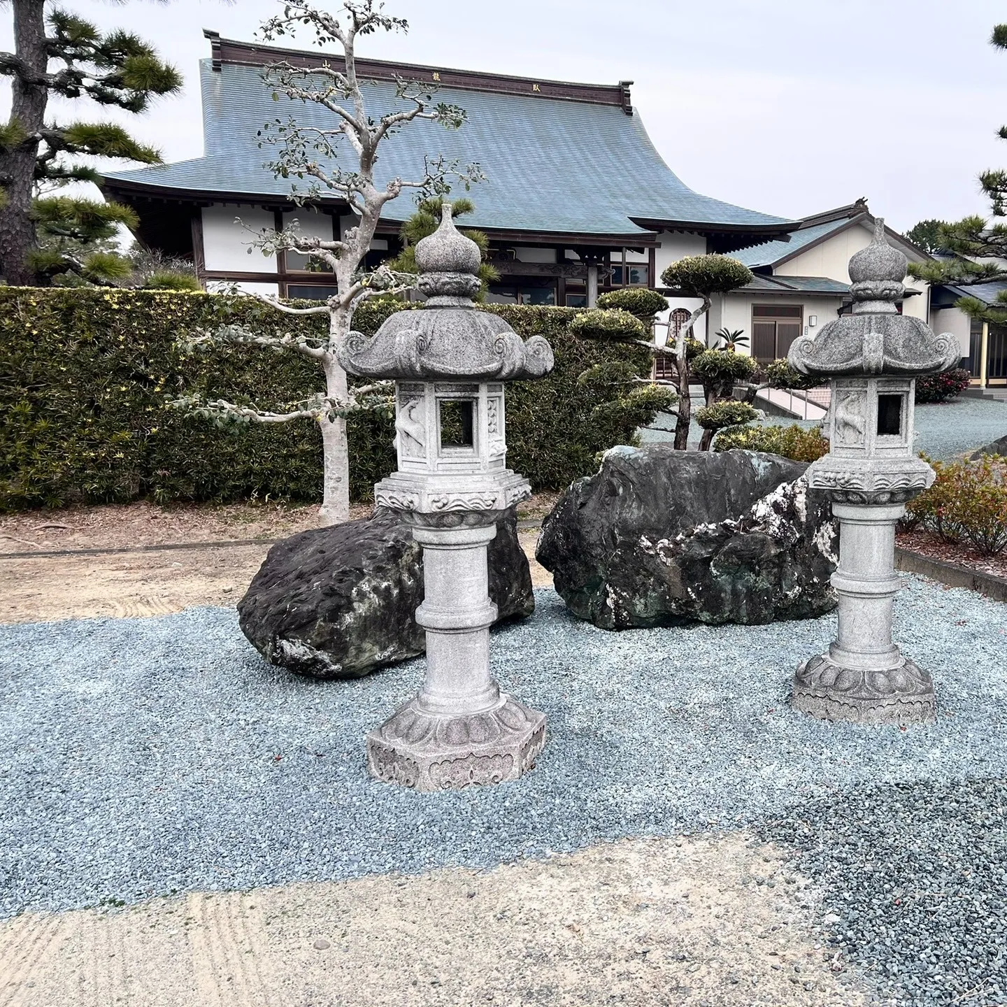 袋井市小山に位置する臥龍山雲江院様より、立灯篭の建立をご依頼...