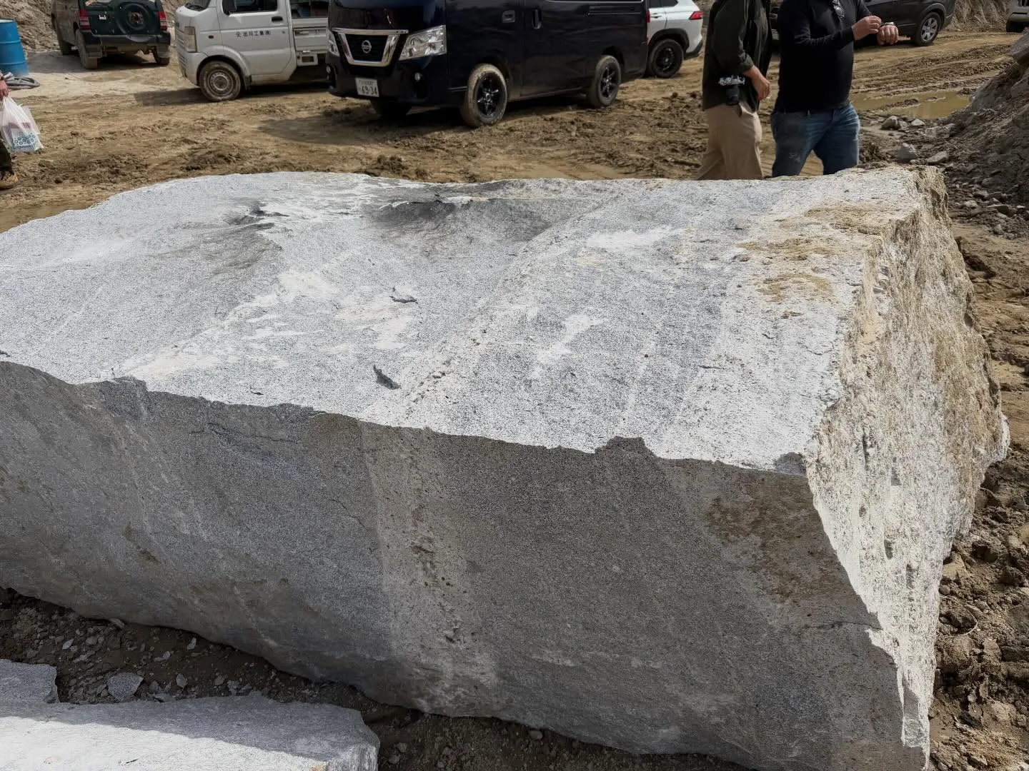 墓石の、原石です。