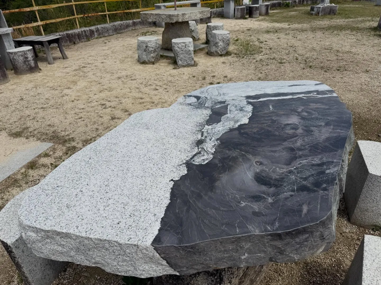 大地が作り出した原石を職人が磨くことで創り出すことができる芸...